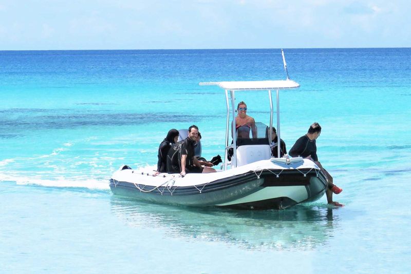 A Y AKA Plongée boat for a single group